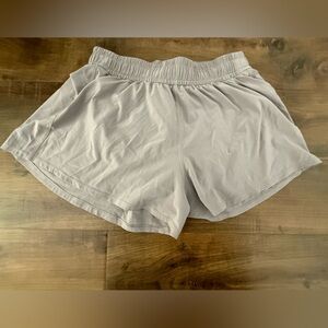 Lululemon Pace Crush High Rise 2.5in Shorts light grey size small